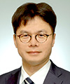 藤吉 栄二 氏