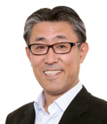 平井 康文 氏